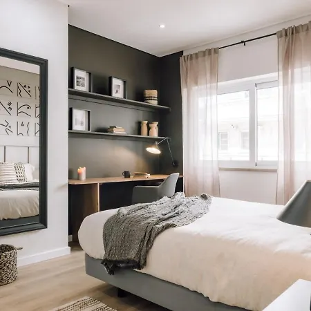 Lampoul - 2 Bedrooms And Balcony In Lapa Lisboa