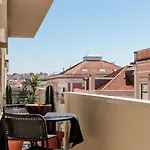 Lampoul - 2 Bedrooms And Balcony In Lapa * Lisbon
