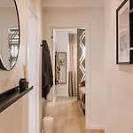 Lampoul - 2 Bedrooms And Balcony In Lapa Lisbon
