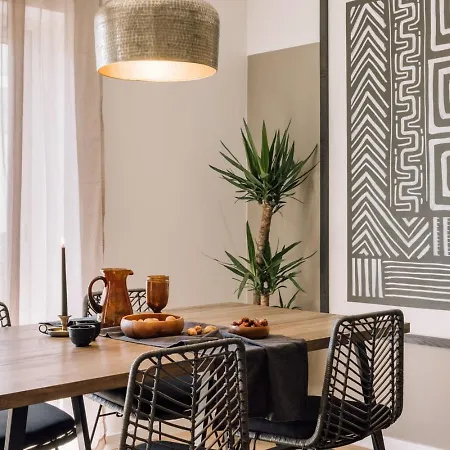 Lampoul - 2 Bedrooms And Balcony In Lapa Lisboa