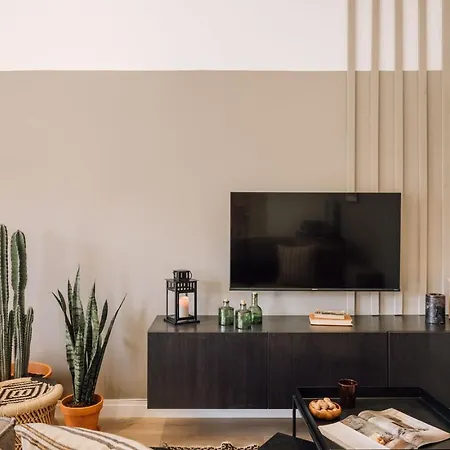 Lampoul - 2 Bedrooms And Balcony In Lapa Daire