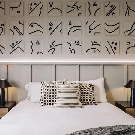 Lampoul - 2 Bedrooms And Balcony In Lapa Daire Lisboa