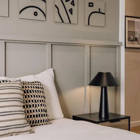 Lampoul - 2 Bedrooms And Balcony In Lapa Daire Lisboa