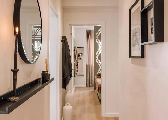 Lampoul - 2 Bedrooms And Balcony In Lapa Lisboa