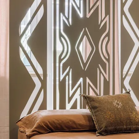 Lampoul - 2 Bedrooms And Balcony In Lapa * Lisboa